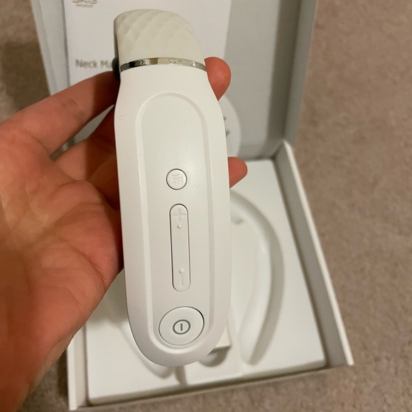 SKG Neck Massager with Heat, Electric Intelligent Neck Massager for Pain Relief - Picture 7 of 8